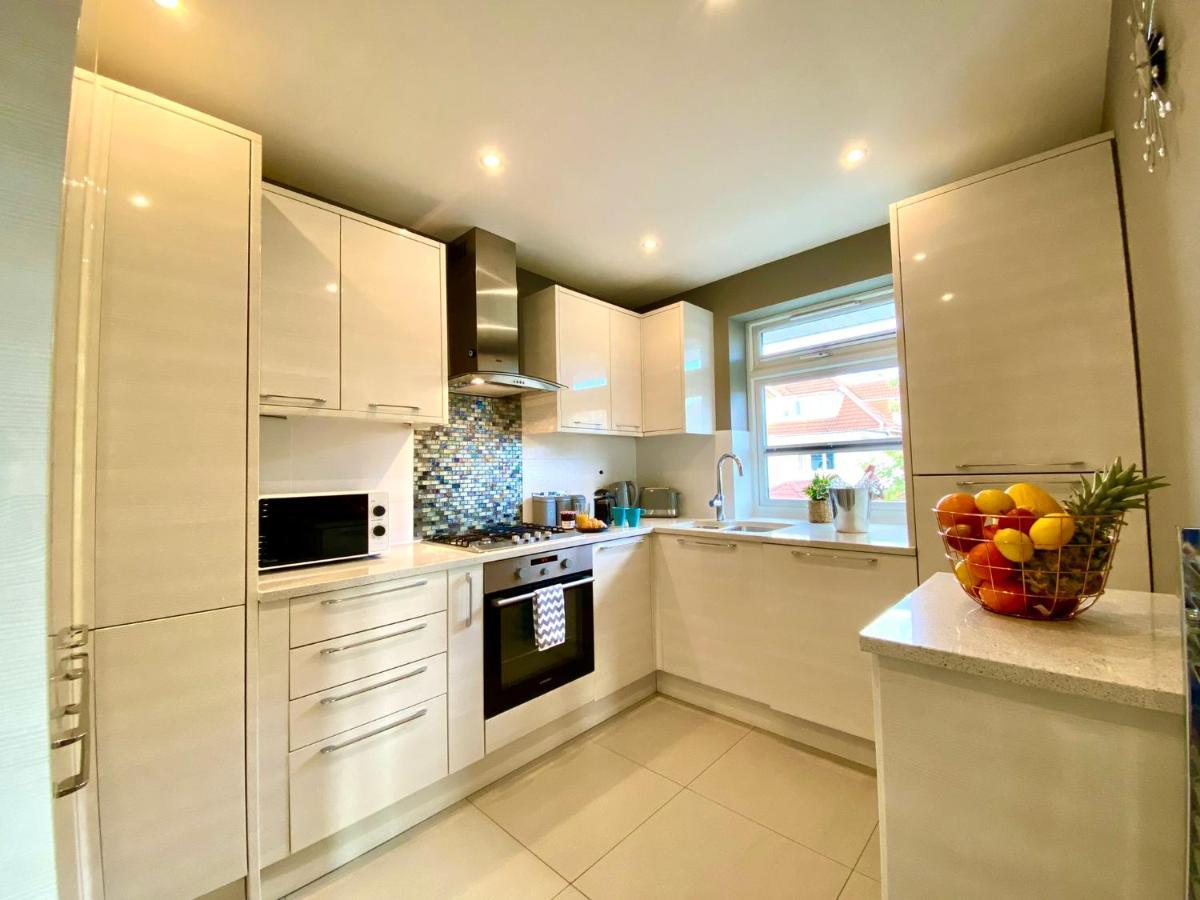 2 Min Walk To The Best Beach! Stunning Newly Refurbished Stylish 2 Bedroom Apartment! - Great Location - Free Parking - Fast Wifi - Smart Tv - Sleeps Up To 4! Close To Bournemouth & Poole Town Centre & Sandbanks Eksteriør bilde