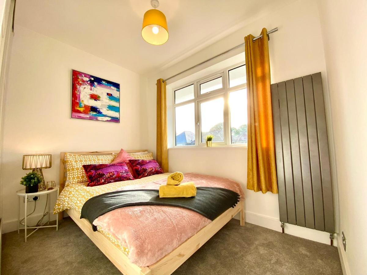 2 Min Walk To The Best Beach! Stunning Newly Refurbished Stylish 2 Bedroom Apartment! - Great Location - Free Parking - Fast Wifi - Smart Tv - Sleeps Up To 4! Close To Bournemouth & Poole Town Centre & Sandbanks Eksteriør bilde