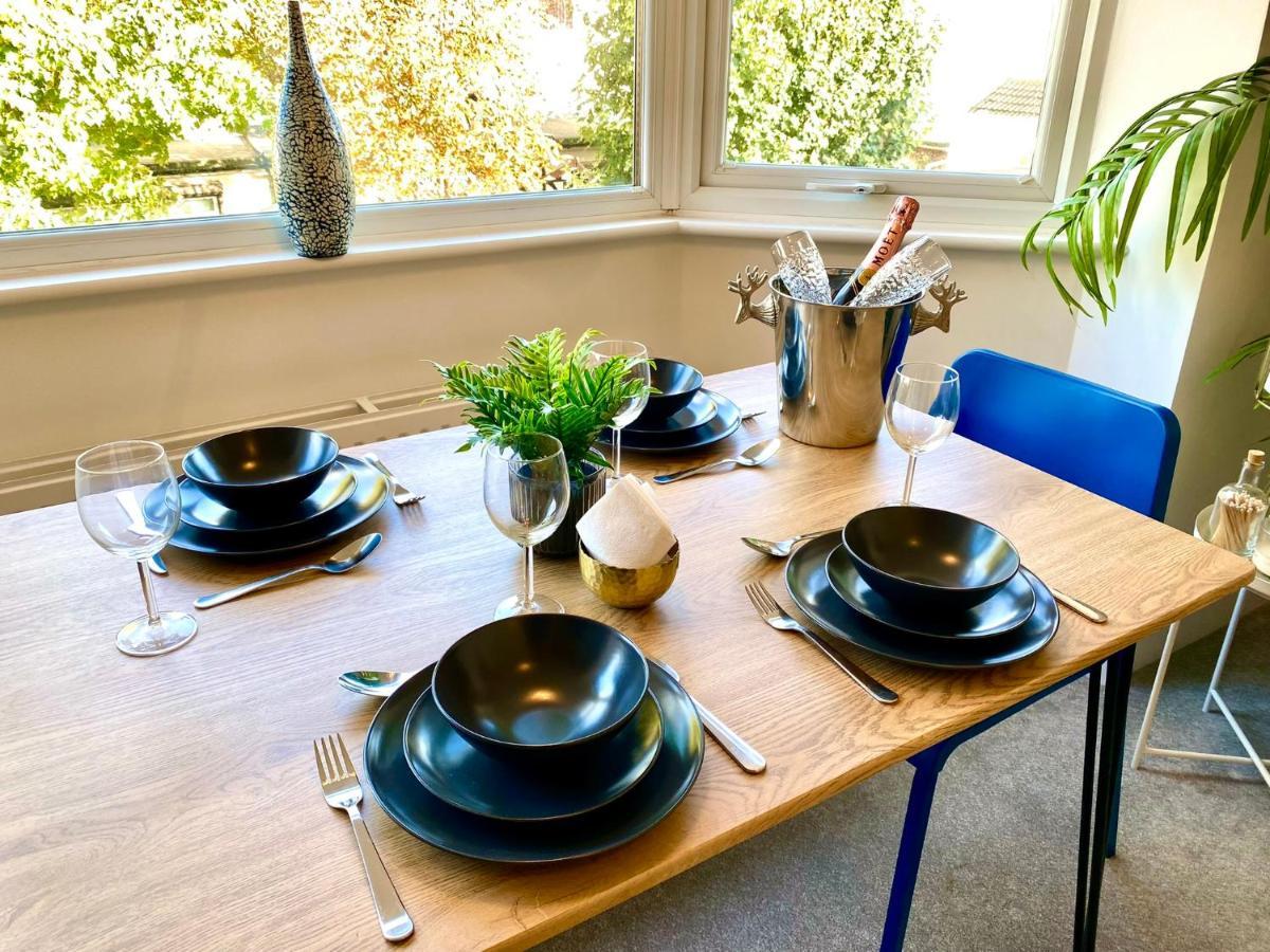 2 Min Walk To The Best Beach! Stunning Newly Refurbished Stylish 2 Bedroom Apartment! - Great Location - Free Parking - Fast Wifi - Smart Tv - Sleeps Up To 4! Close To Bournemouth & Poole Town Centre & Sandbanks Eksteriør bilde