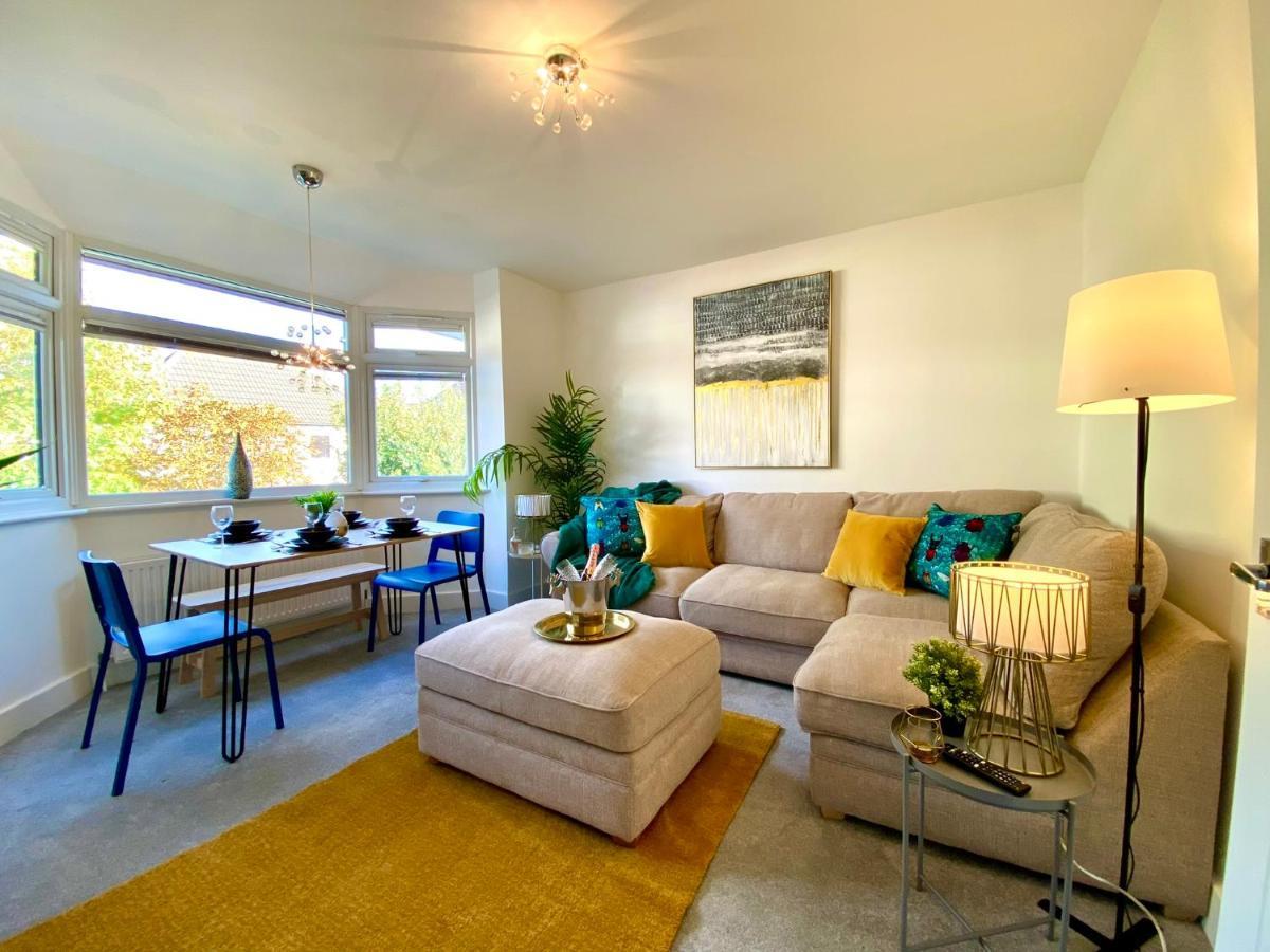 2 Min Walk To The Best Beach! Stunning Newly Refurbished Stylish 2 Bedroom Apartment! - Great Location - Free Parking - Fast Wifi - Smart Tv - Sleeps Up To 4! Close To Bournemouth & Poole Town Centre & Sandbanks Eksteriør bilde