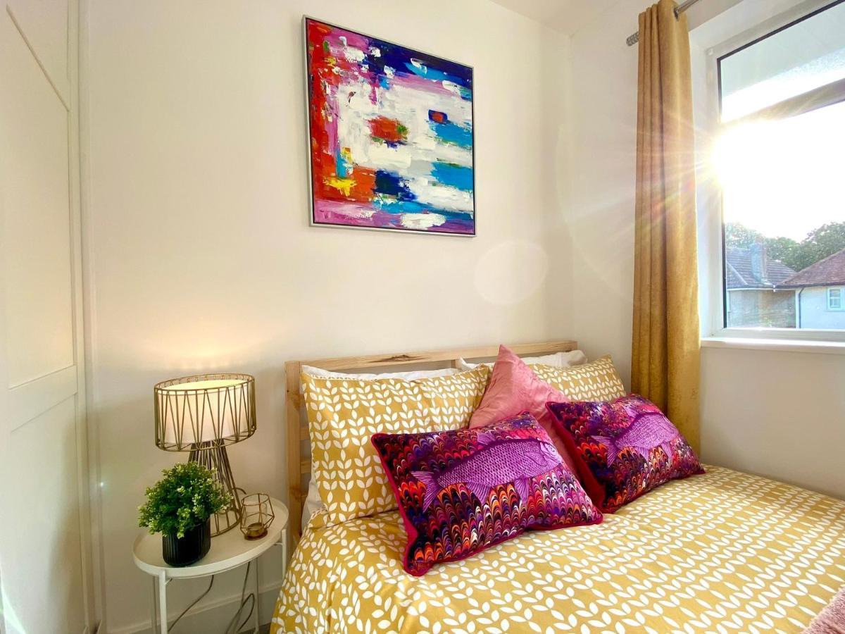 2 Min Walk To The Best Beach! Stunning Newly Refurbished Stylish 2 Bedroom Apartment! - Great Location - Free Parking - Fast Wifi - Smart Tv - Sleeps Up To 4! Close To Bournemouth & Poole Town Centre & Sandbanks Eksteriør bilde